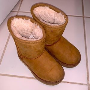 Toddler Chestnut Uggs Size 9